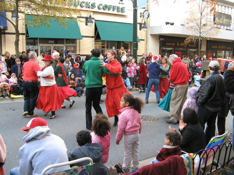 Picture 4 of dancers in the 2009 parade.